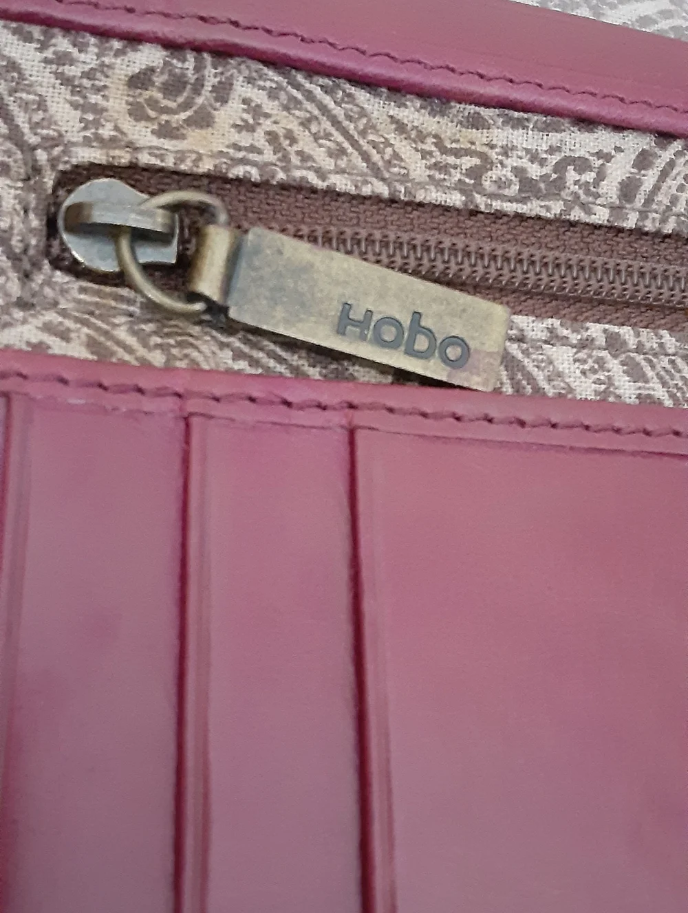 HOBO INTERNATIONAL BURGUNDY LEATHER SMALL WALLET